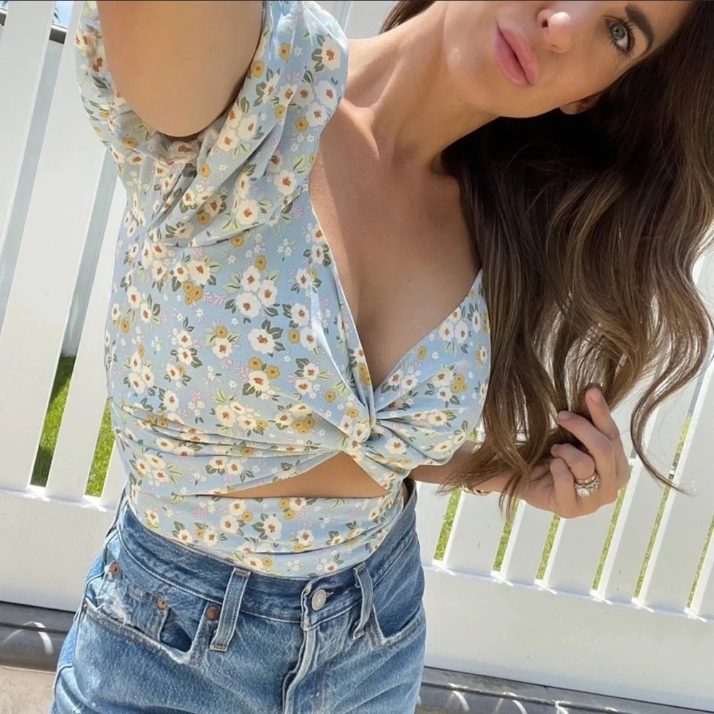 | floral twist cap sleeve crop top • size medium | - Picture 1 of 7